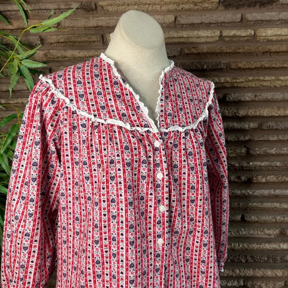 Lanz of Salzburg Red Tyrolean Hearts Flannel Nightgown Size Small - Picture 5 of 7